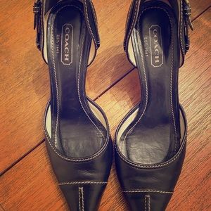 Coach Pumps - buckle on heel, contrast stitching